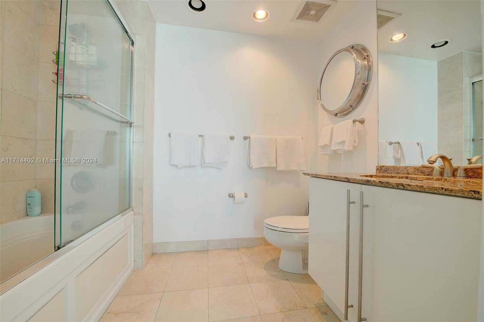 Small Image of 1000 SOUTH POINTE DR #1406, Miami Beach Number 16