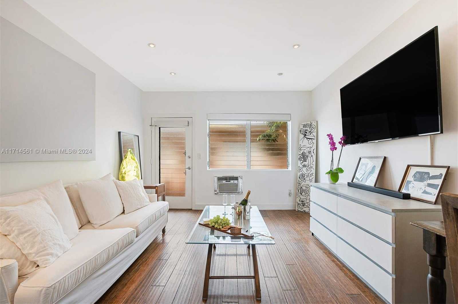 Small Image of 1050 PENNSYLVANIA AVE #29, Miami Beach Number 2