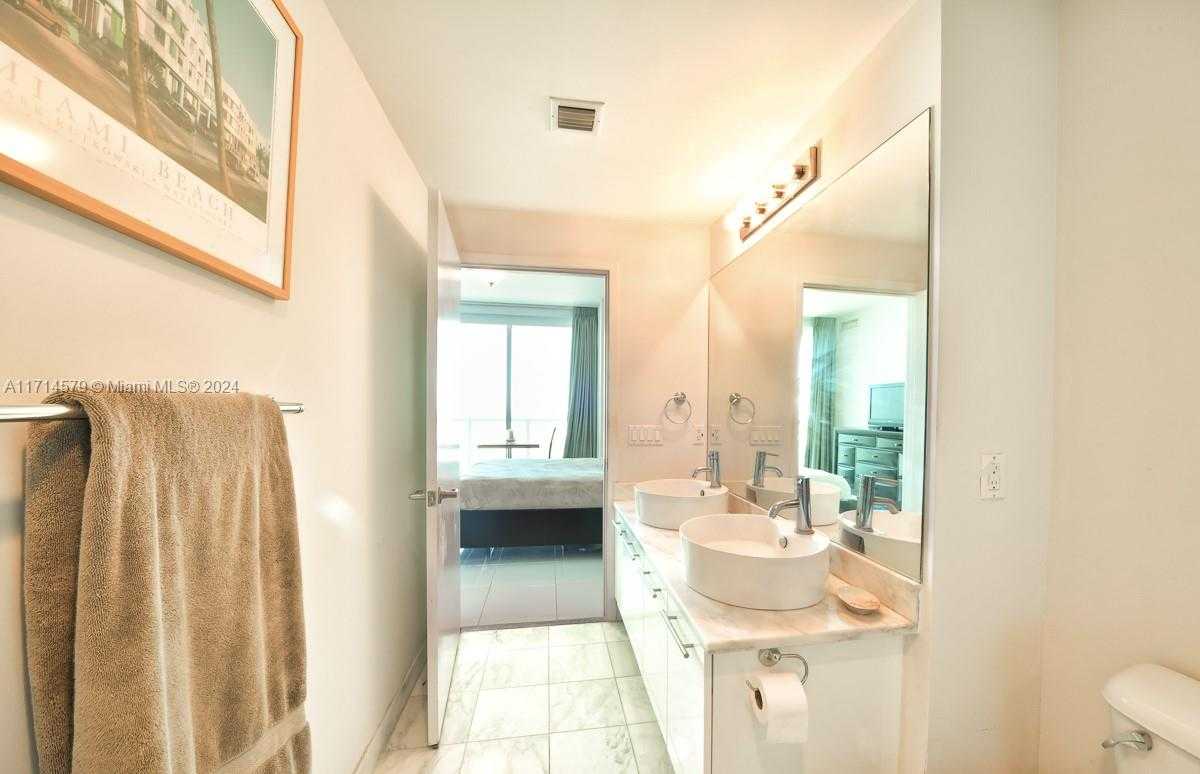 Small Image of 888 BISCAYNE BLVD #2511, Miami Number 9