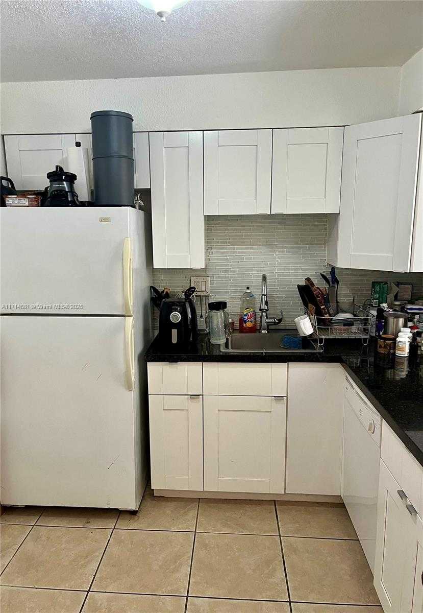 Small Image of 5201 GENEVA WAY #108, Doral Number 13