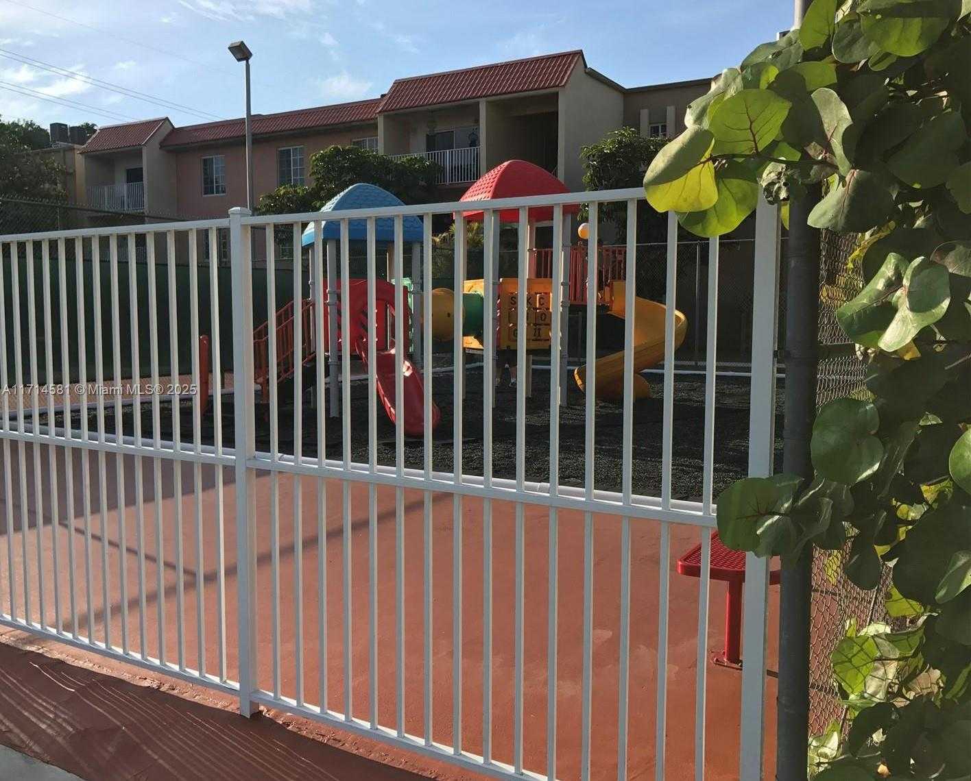 Small Image of 5201 GENEVA WAY #108, Doral Number 20