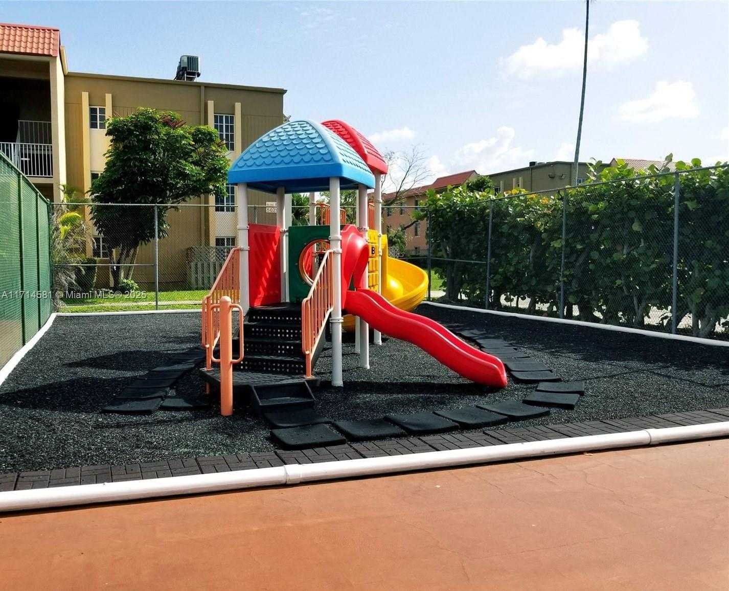 Small Image of 5201 GENEVA WAY #108, Doral Number 23