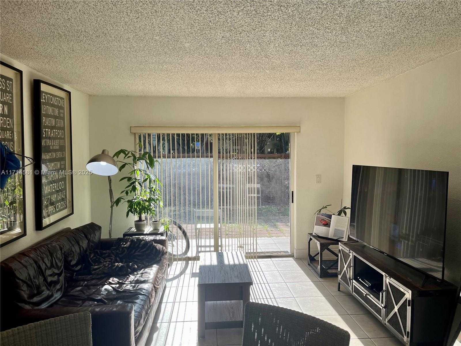 Small Image of 5201 GENEVA WAY #108, Doral Number 3