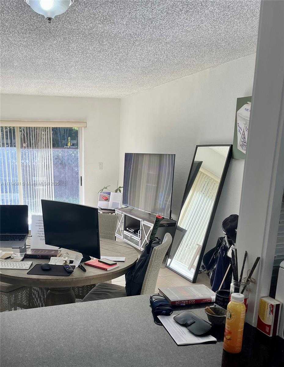 Small Image of 5201 GENEVA WAY #108, Doral Number 6