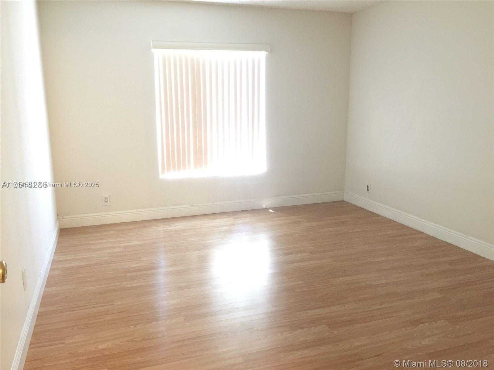Small Image of 5201 GENEVA WAY #108, Doral Number 9