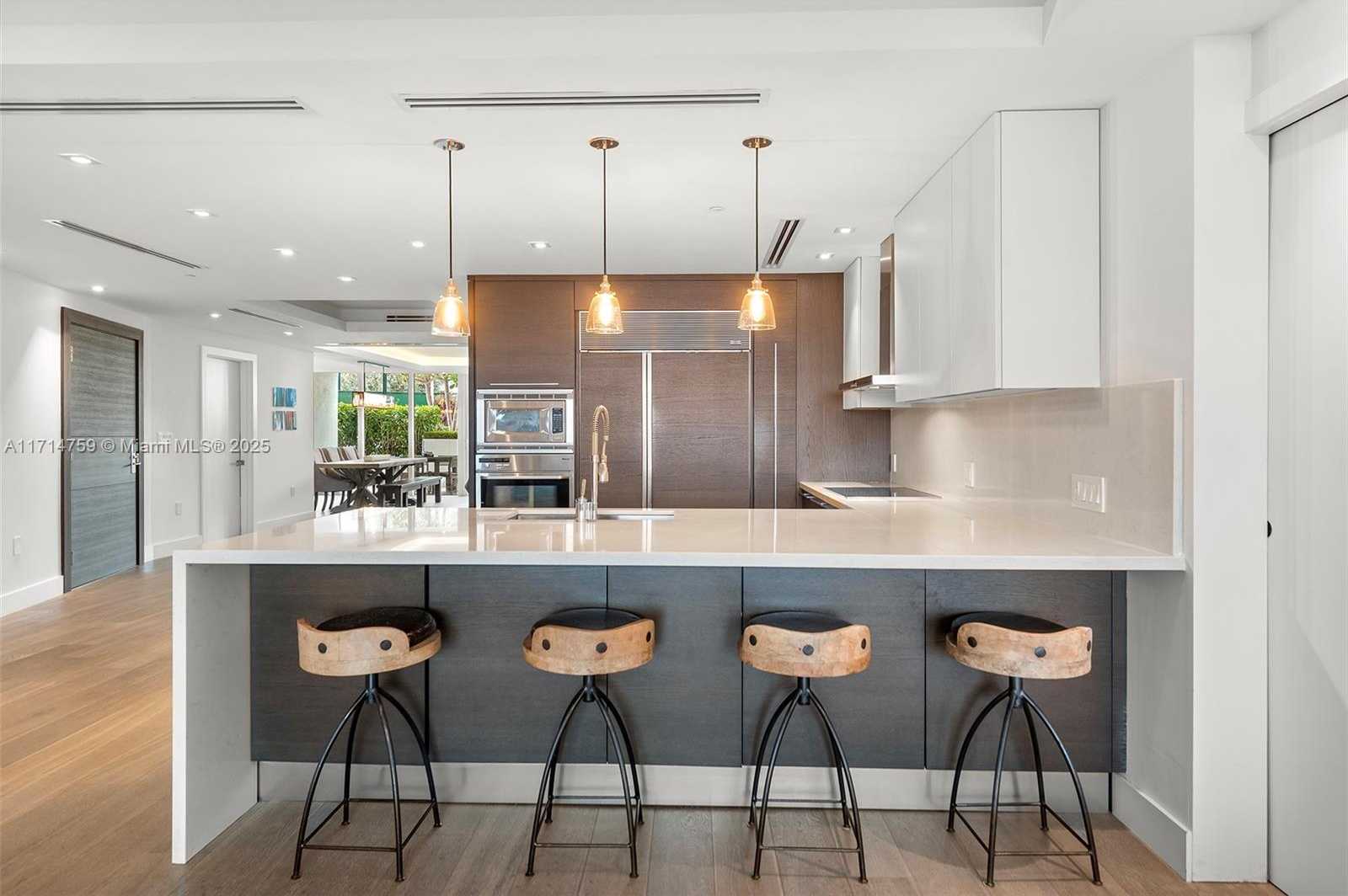 Small Image of 400 ALTON RD #509, Miami Beach Number 2