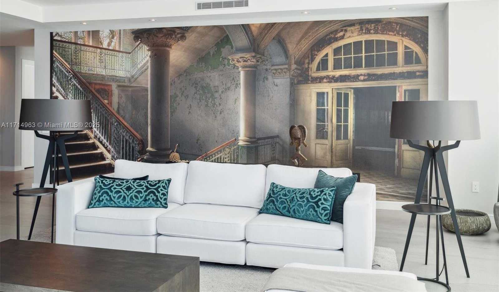 Small Image of 100 SOUTH POINTE DR #3203, Miami Beach Number 11