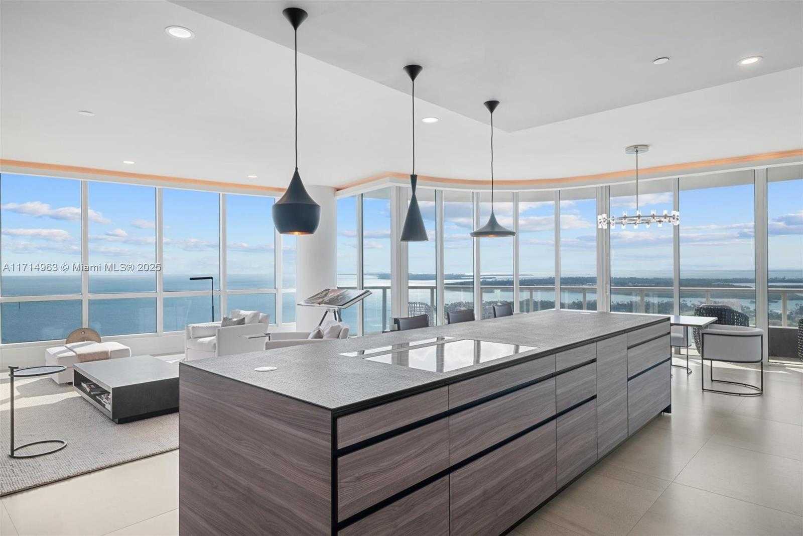 Small Image of 100 SOUTH POINTE DR #3203, Miami Beach Number 13