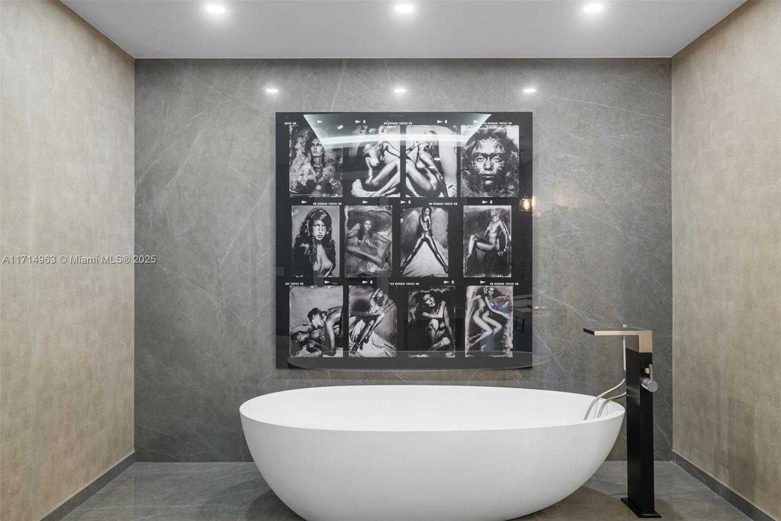 Small Image of 100 SOUTH POINTE DR #3203, Miami Beach Number 22