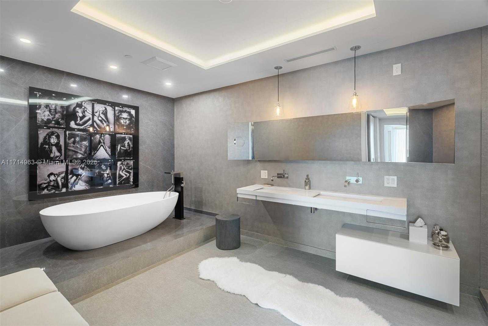 Small Image of 100 SOUTH POINTE DR #3203, Miami Beach Number 24