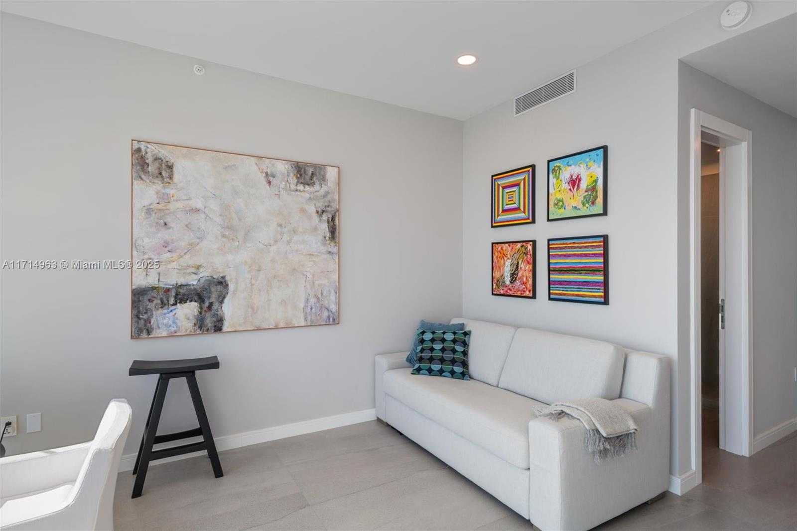 Small Image of 100 SOUTH POINTE DR #3203, Miami Beach Number 31