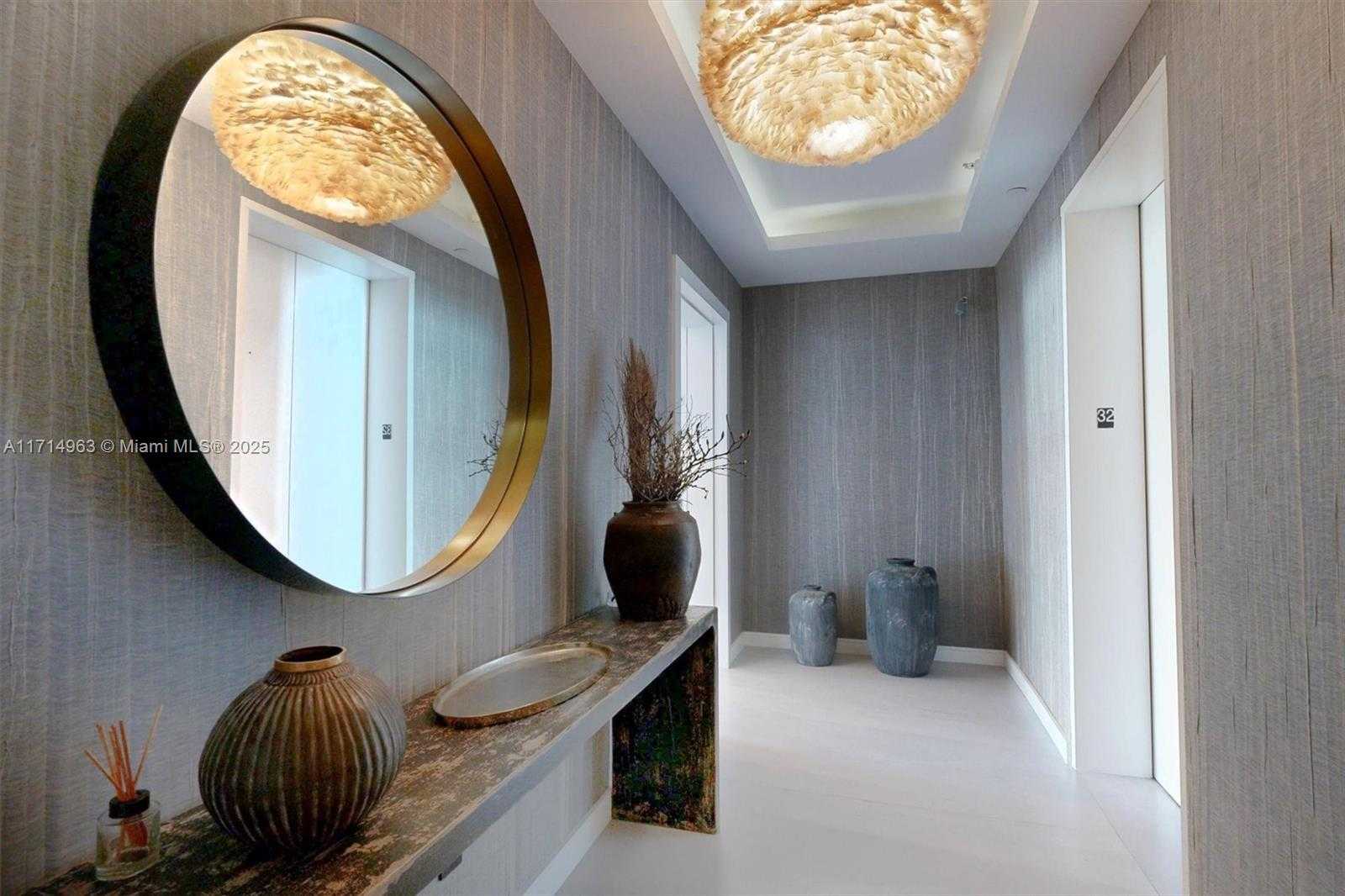 Small Image of 100 SOUTH POINTE DR #3203, Miami Beach Number 4