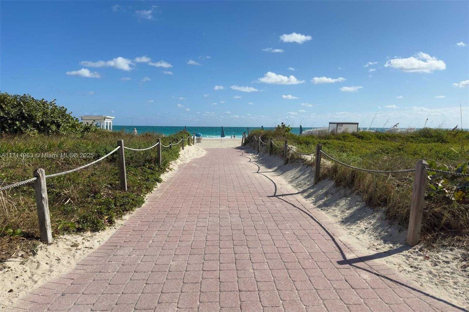 Small Image of 100 SOUTH POINTE DR #3203, Miami Beach Number 43