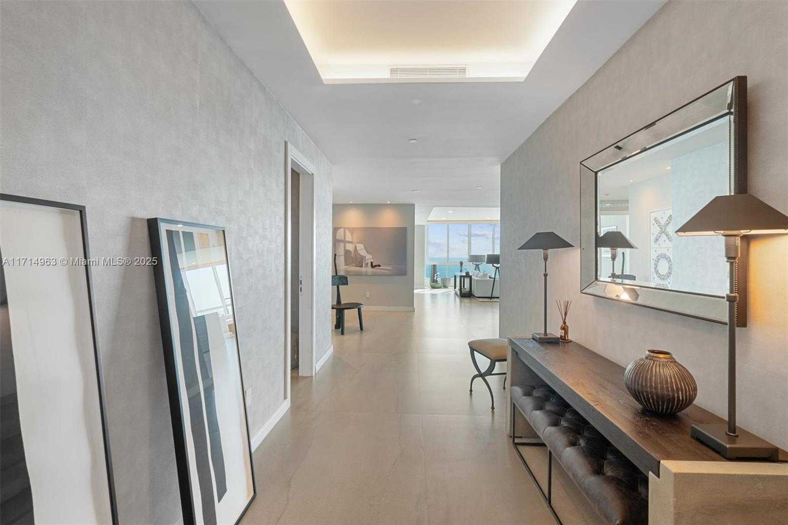 Small Image of 100 SOUTH POINTE DR #3203, Miami Beach Number 5