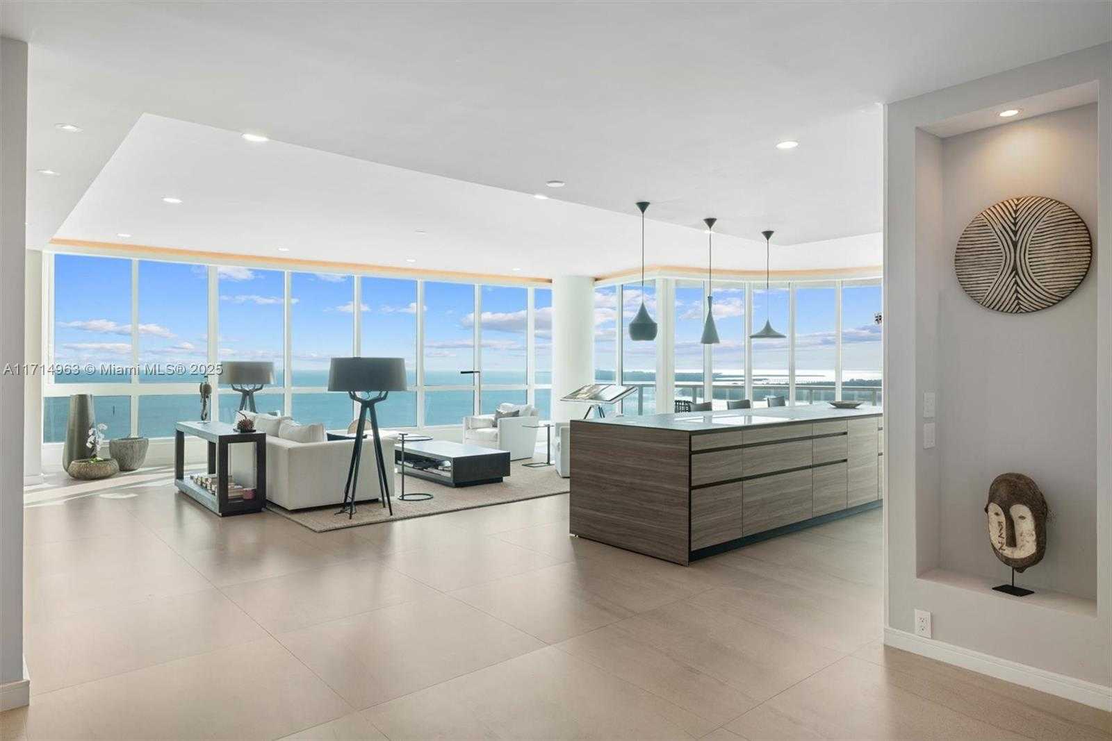 Small Image of 100 SOUTH POINTE DR #3203, Miami Beach Number 6