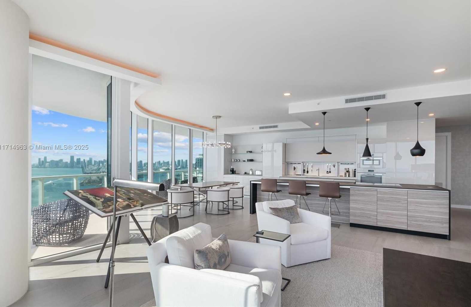 Small Image of 100 SOUTH POINTE DR #3203, Miami Beach Number 7