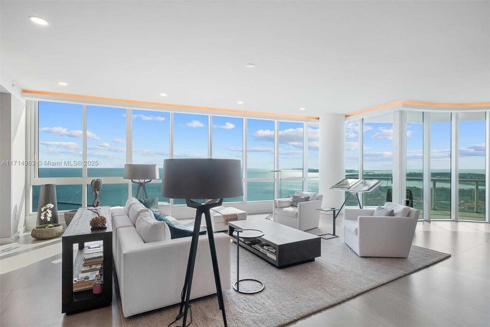 Small Image of 100 SOUTH POINTE DR #3203, Miami Beach Number 9