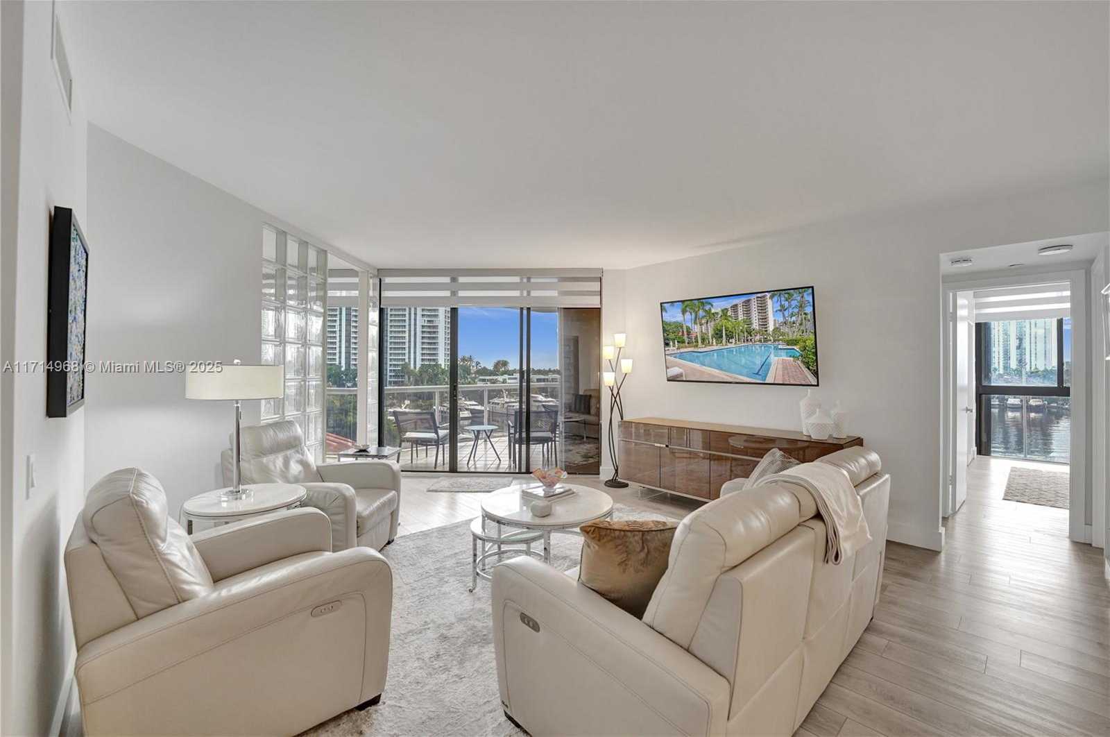 Small Image of 3610 YACHT CLUB DR #508, Aventura Number 2