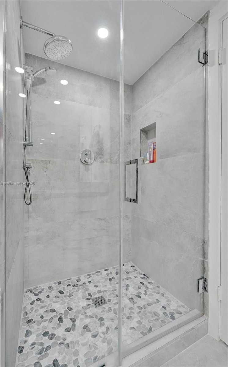 Small Image of 3610 YACHT CLUB DR #508, Aventura Number 21