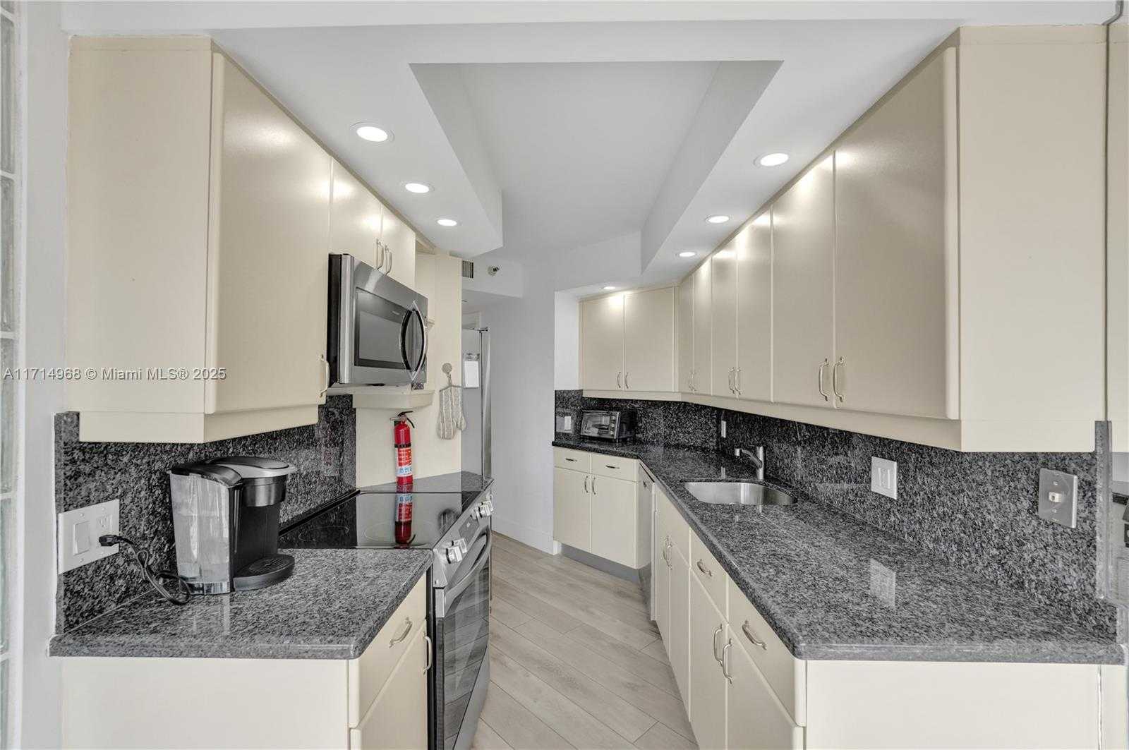 Small Image of 3610 YACHT CLUB DR #508, Aventura Number 30