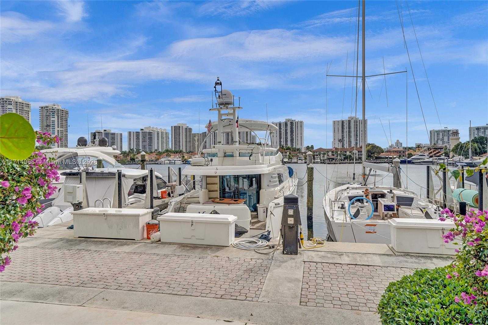 Small Image of 3610 YACHT CLUB DR #508, Aventura Number 36