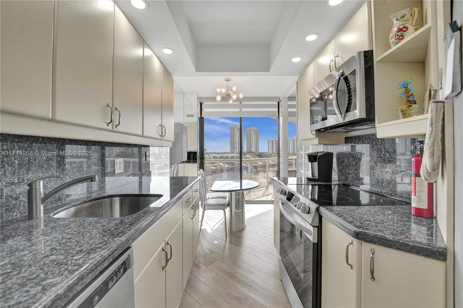 Small Image of 3610 YACHT CLUB DR #508, Aventura Number 6