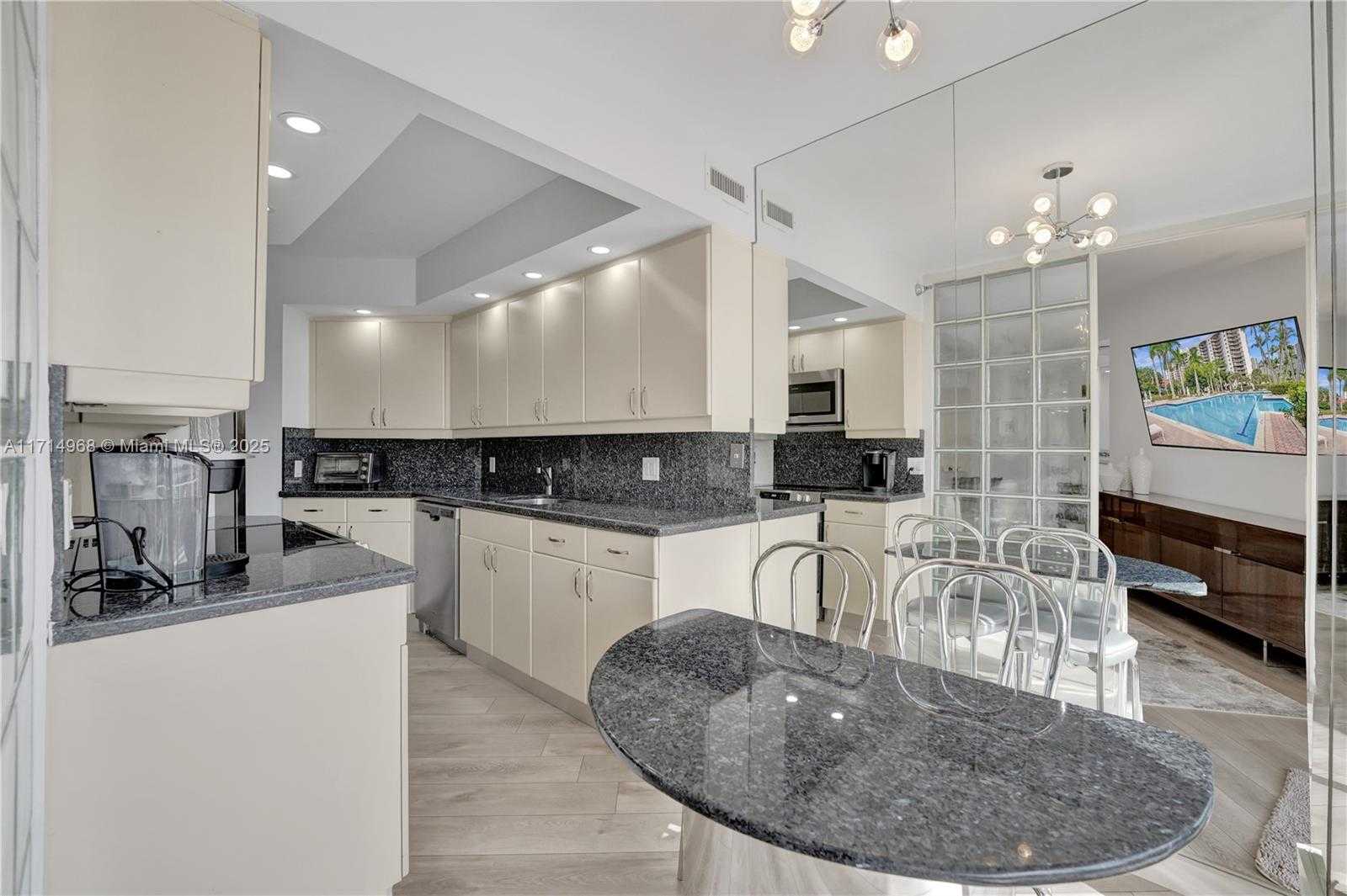 Small Image of 3610 YACHT CLUB DR #508, Aventura Number 7