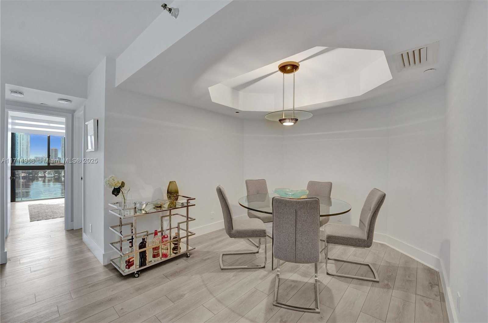 Small Image of 3610 YACHT CLUB DR #508, Aventura Number 8