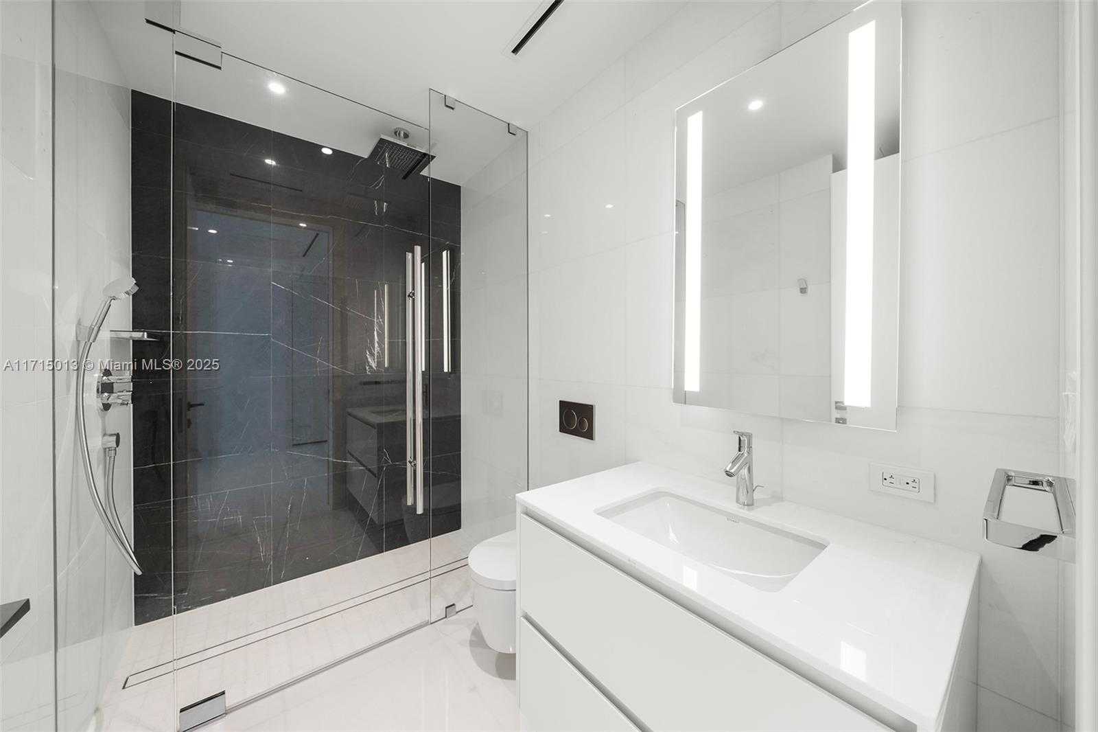 Small Image of 300 BISCAYNE BLVD WAY #4605, Miami Number 11