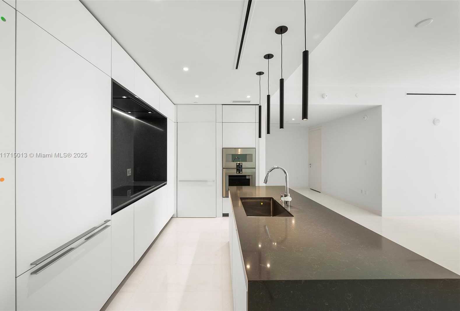 Small Image of 300 BISCAYNE BLVD WAY #4605, Miami Number 7