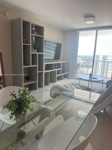 Small Image of 1250 S Miami Ave, Miami, FL 33130, USA Number 9