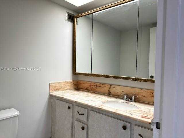 Small Image of 5401 COLLINS AVE #223, Miami Beach Number 20