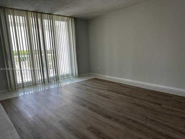 Small Image of 5401 COLLINS AVE #223, Miami Beach Number 21