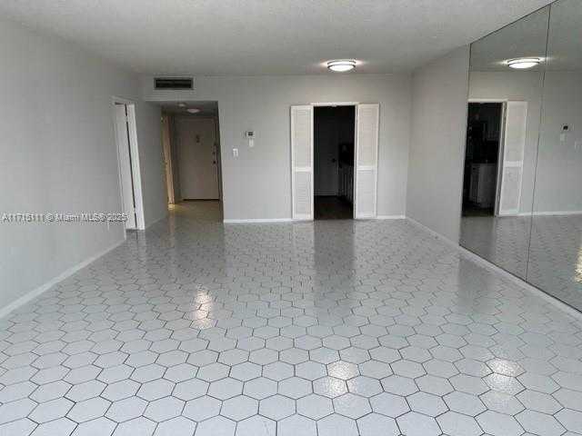 Small Image of 5401 COLLINS AVE #223, Miami Beach Number 27