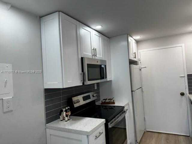 Small Image of 5401 COLLINS AVE #223, Miami Beach Number 28