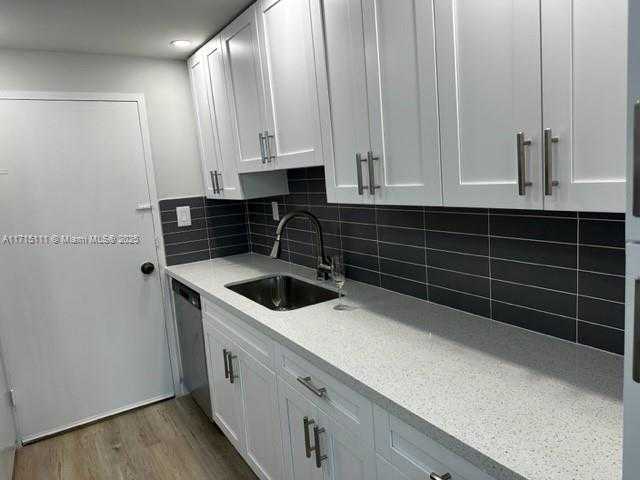 Small Image of 5401 COLLINS AVE #223, Miami Beach Number 29