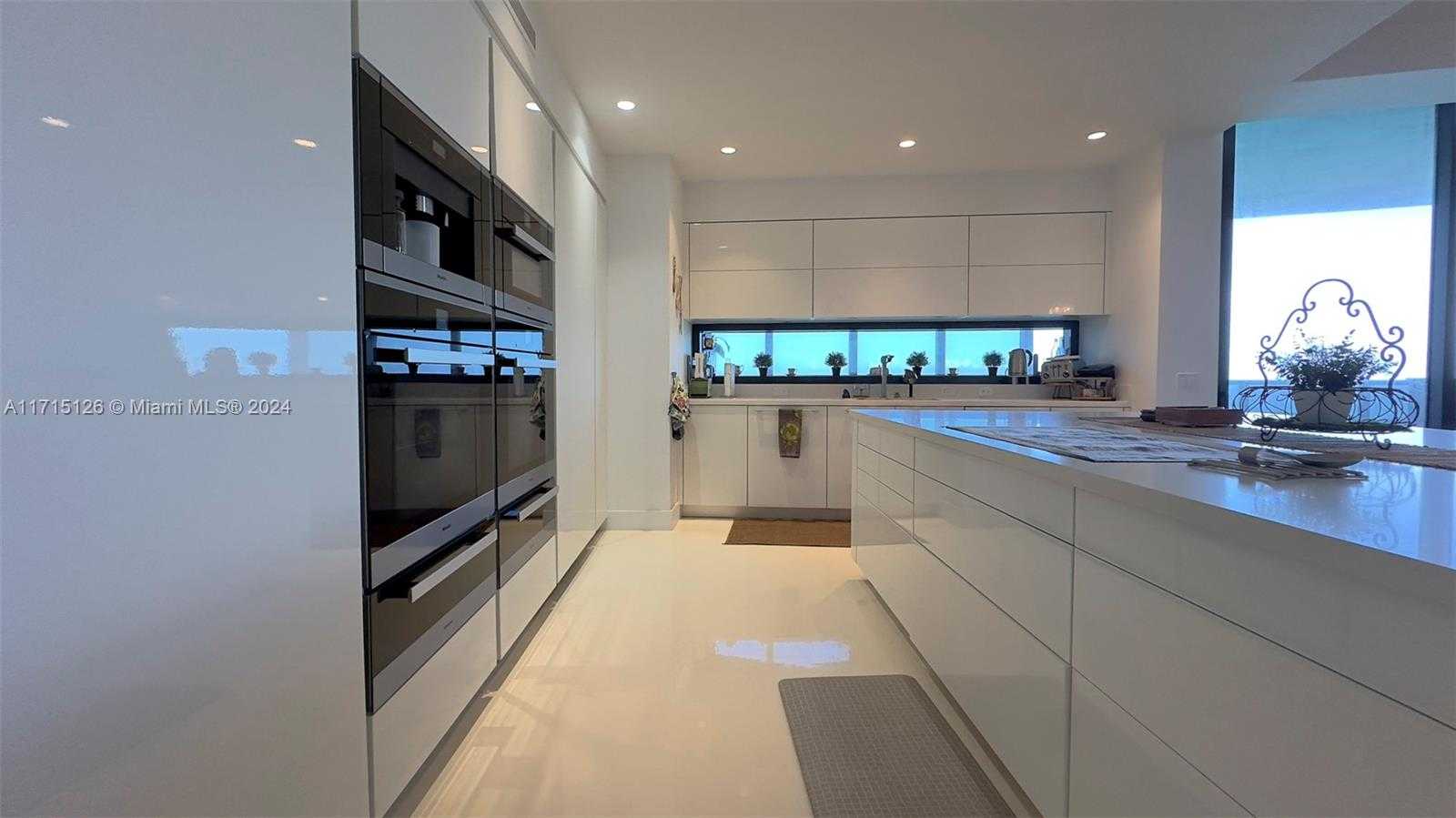 Small Image of 18555 Collins Ave, Sunny Isles Beach, FL 33160, USA Number 29