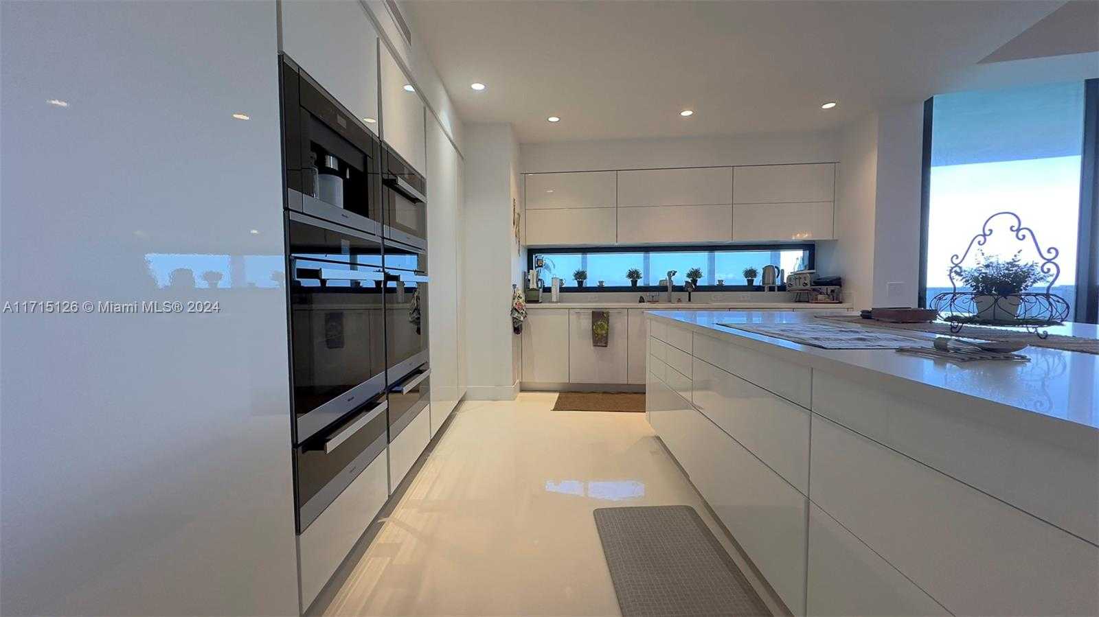 Small Image of 18555 Collins Ave, Sunny Isles Beach, FL 33160, USA Number 30