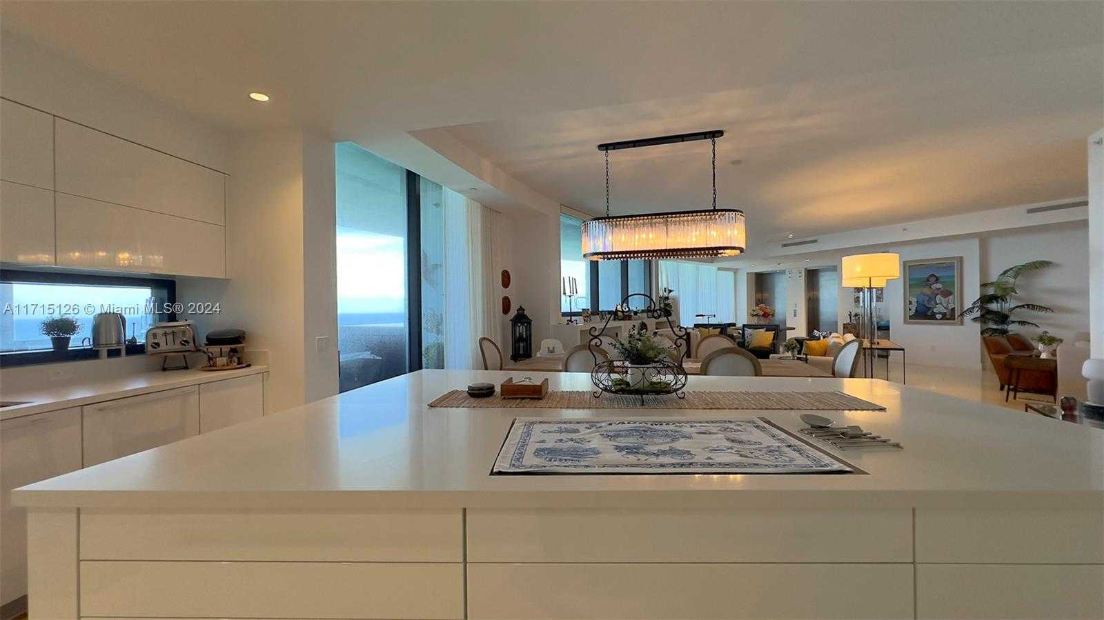 Small Image of 18555 Collins Ave, Sunny Isles Beach, FL 33160, USA Number 33
