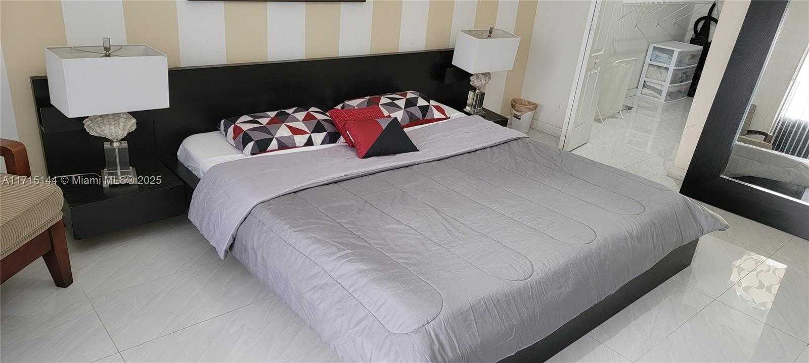 Small Image of 1200 BRICKELL BAY DR #4214, Miami Number 11