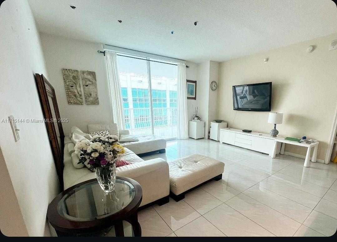 Small Image of 1200 BRICKELL BAY DR #4214, Miami Number 7