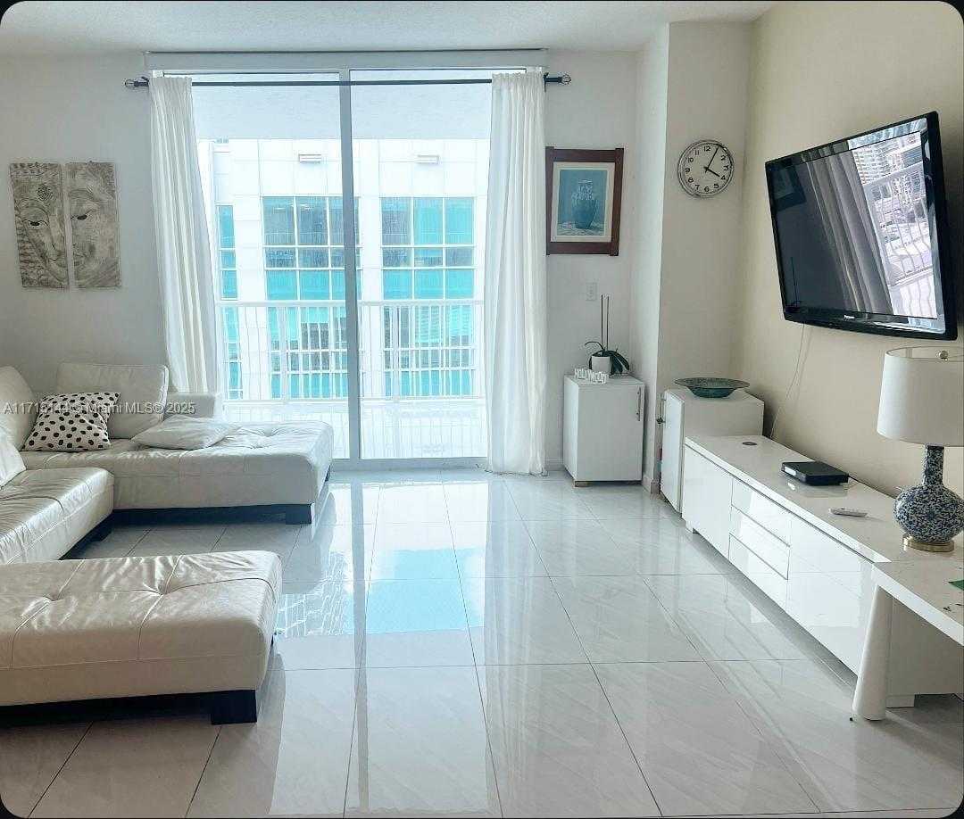 Small Image of 1200 BRICKELL BAY DR #4214, Miami Number 9