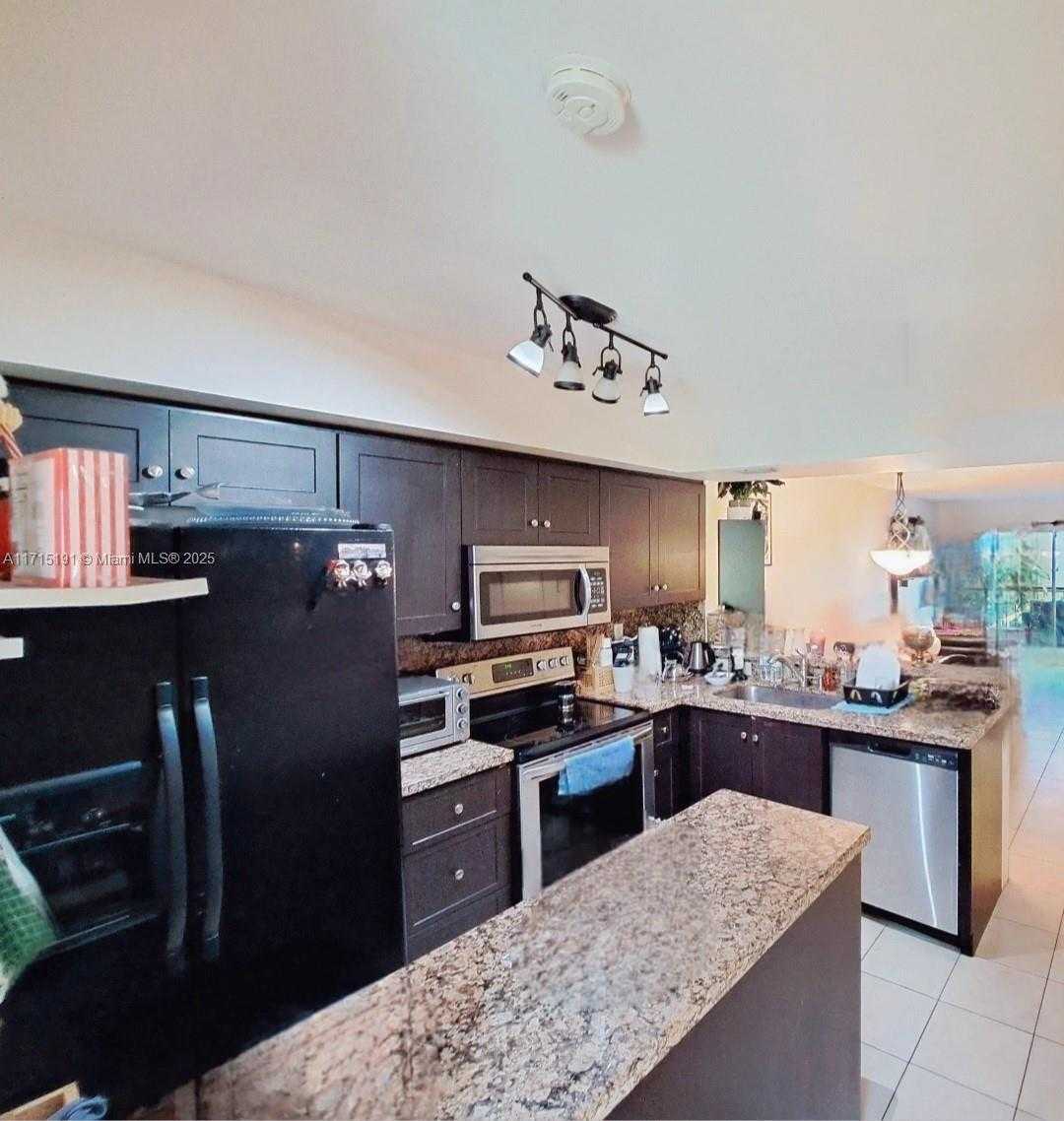 Small Image of 201 178TH DR #225, Sunny Isles Beach Number 4