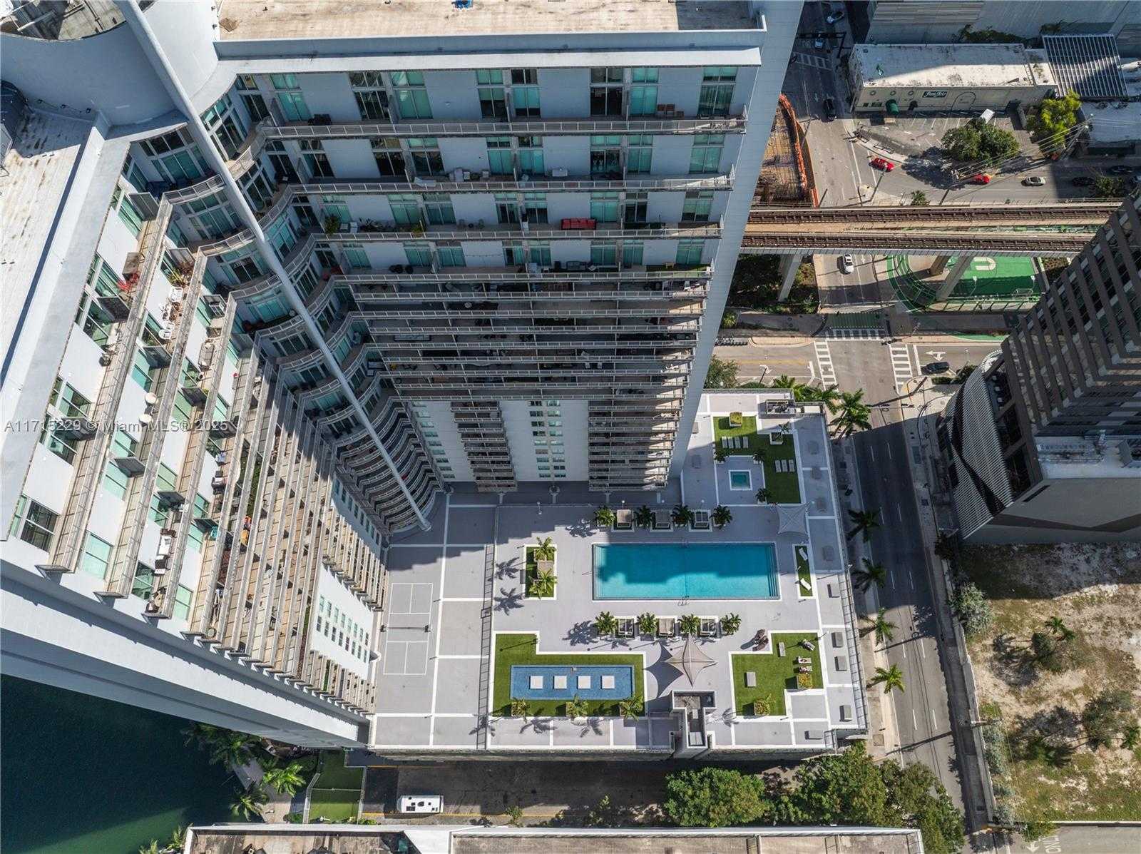 Small Image of 690 SOUTH WEST 1ST CT #1132, Miami Number 14