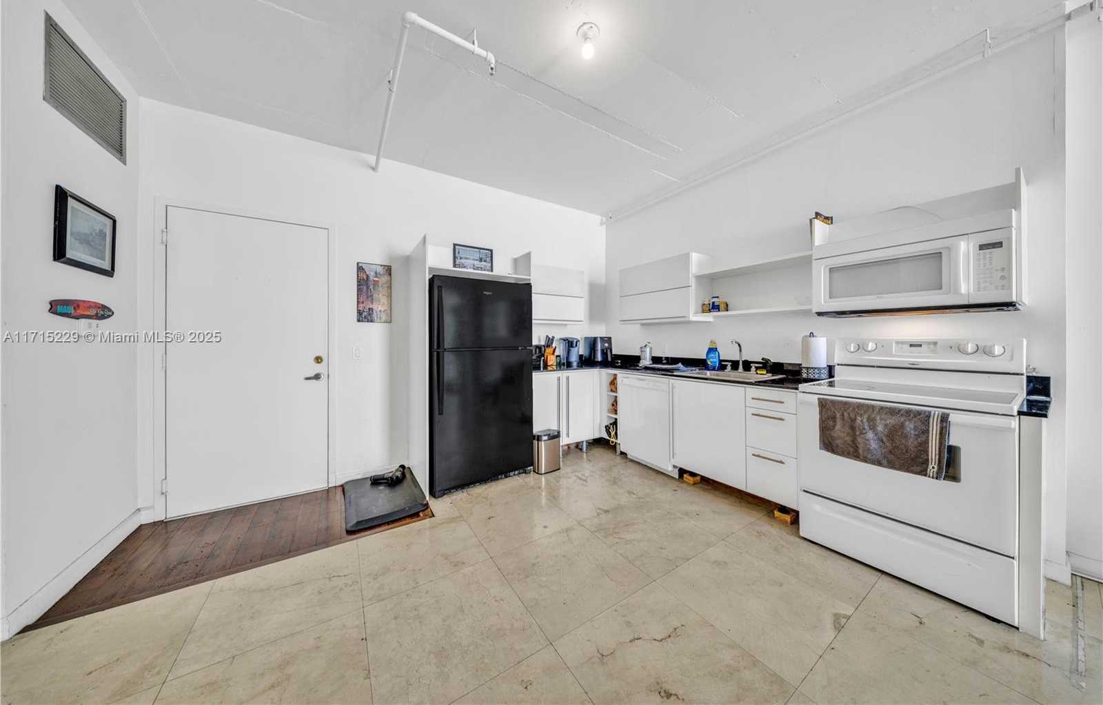 Small Image of 690 SOUTH WEST 1ST CT #1132, Miami Number 6