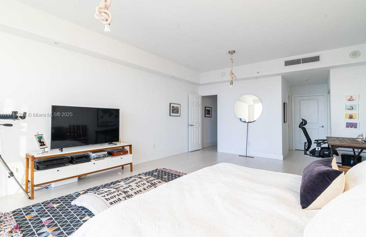 Small Image of 400 SUNNY ISLES BLVD #1906, Sunny Isles Beach Number 16