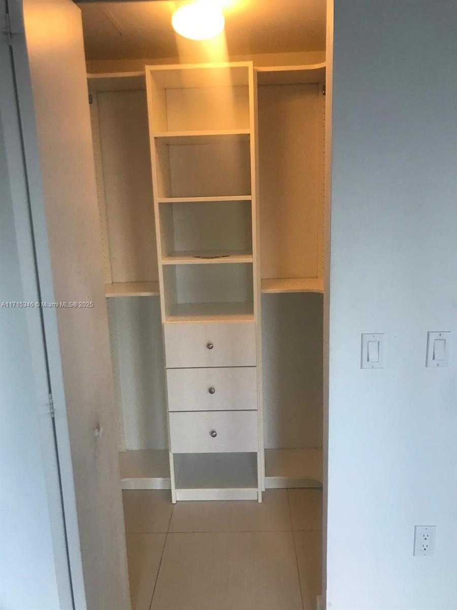 Small Image of 31 SOUTH EAST 6TH ST #1703, Miami Number 8