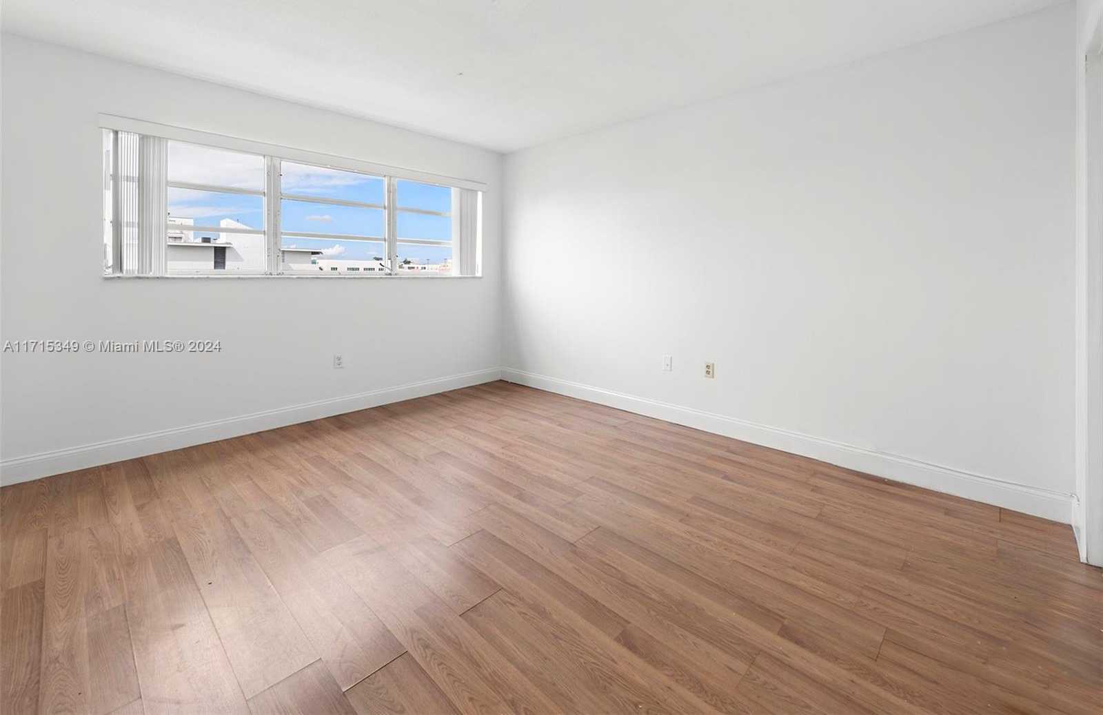 Small Image of 1020 94TH ST #503, Bay Harbor Islands Number 14