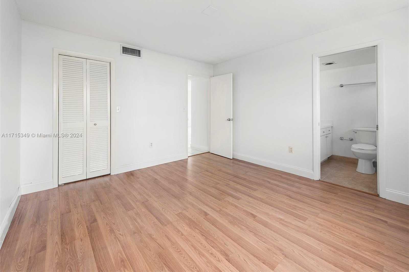 Small Image of 1020 94TH ST #503, Bay Harbor Islands Number 16