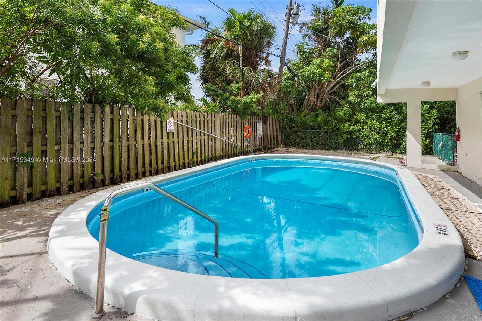 Small Image of 1020 94TH ST #503, Bay Harbor Islands Number 24